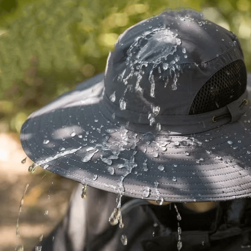 Hatt med integrert solcellevifte 
