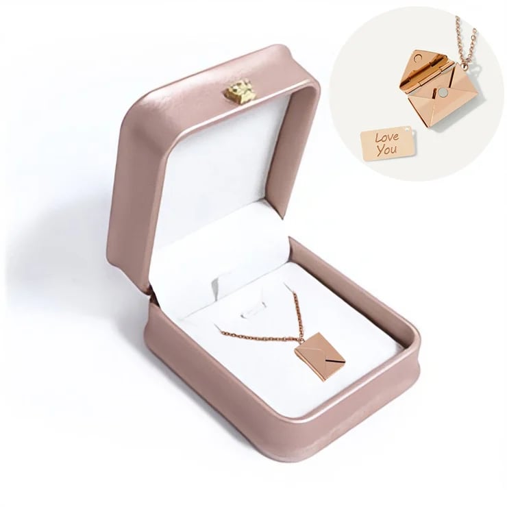 Titkos üzenetet rejtő nyaklánc 